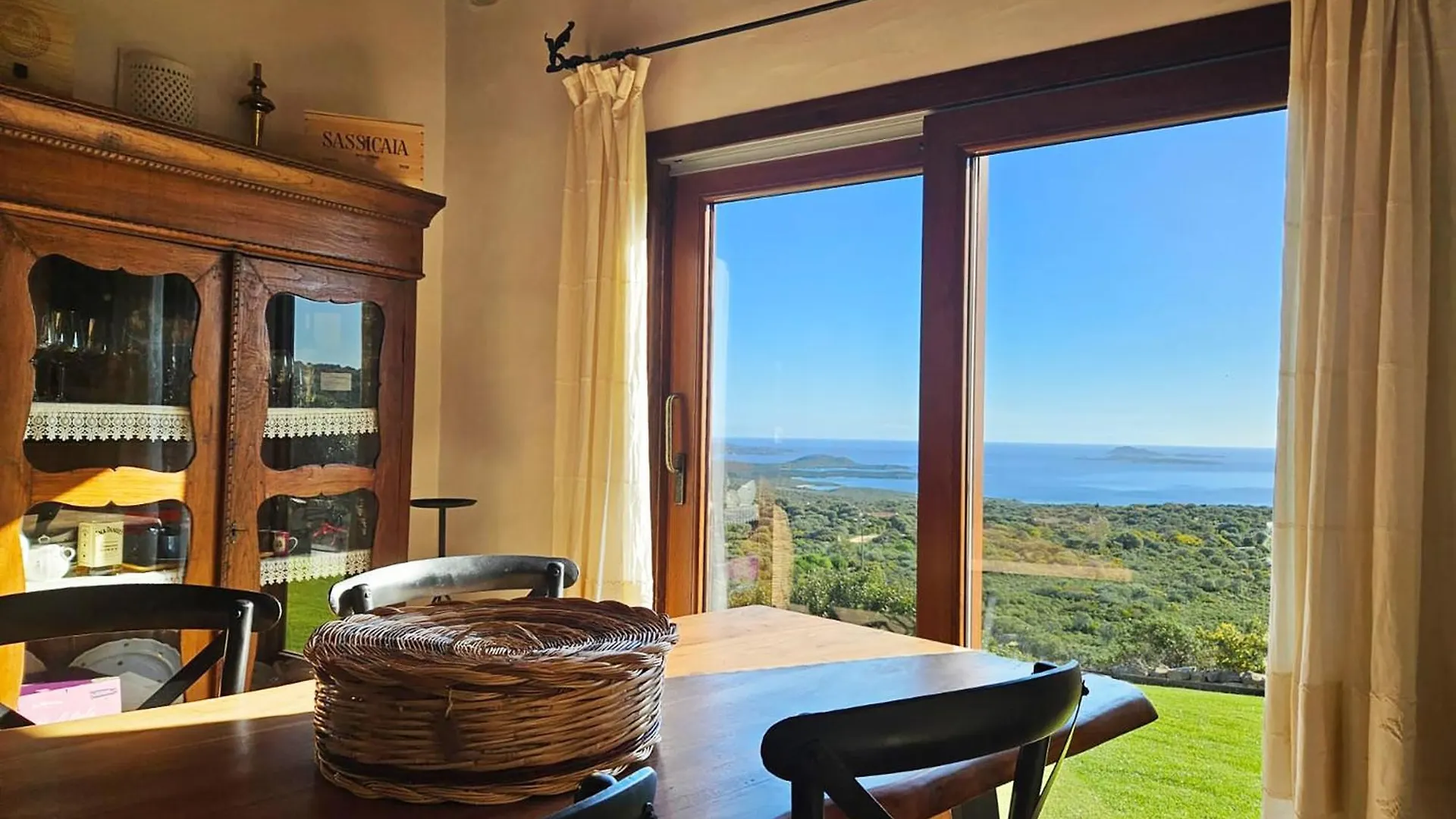 Casa Vacanze Con Incantevole Vista Mare A San Pantaleo Italia